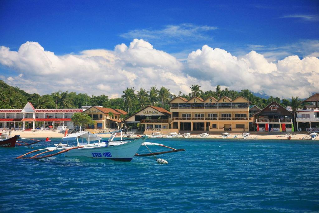Lalaguna Beach Club And Dive Centre Puerto Galera Buitenkant foto